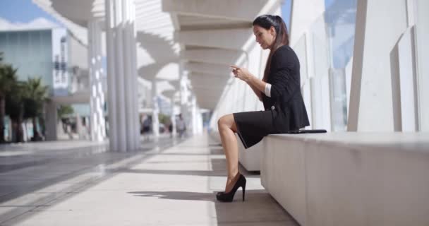 Elegant businesswoman talking on her mobile — Stock Video