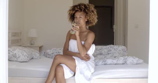 Girl drinking fresh water — Stock video