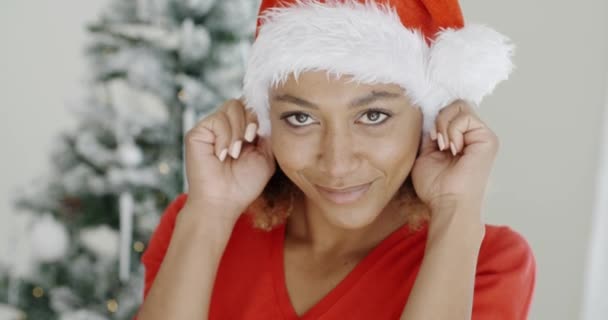 Woman donning Santa hat — Stockvideo