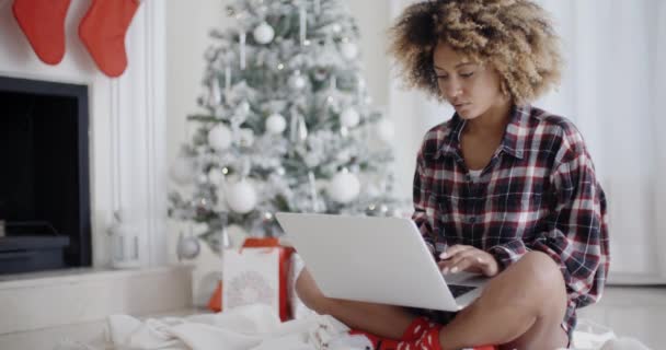 Young African woman relaxing at Christmas time — Stock videók