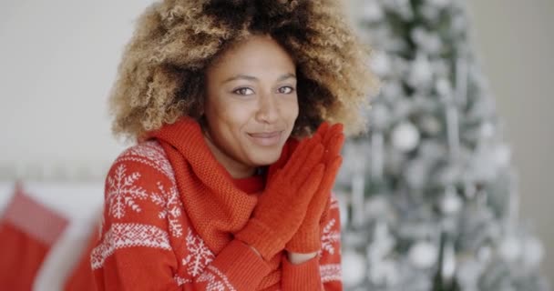 Mujer en moda de invierno — Vídeo de stock