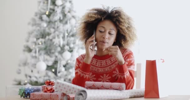 Woman chatting on mobile at Christmas — Stock video