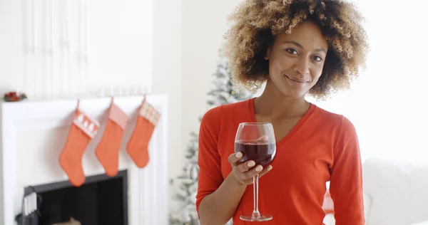 Woman offering Christmas toast — Stockfoto