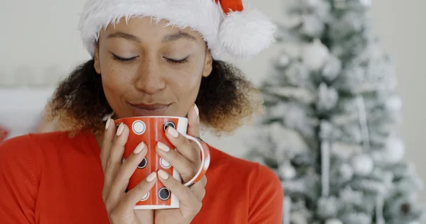 Woman enjoying hot coffee at Christmas — Stockfoto