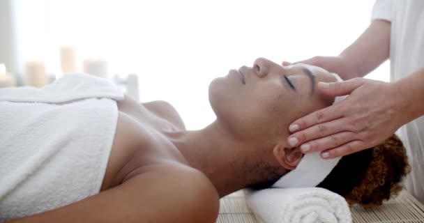 Therapist Massaging Female Face Stock Video Therapist Massaging Female Face Stock Video