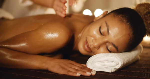 Woman having therapy massage — Stock Photo, Image