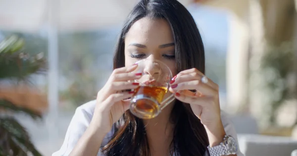 Girl drinking tea — Stock Photo, Image