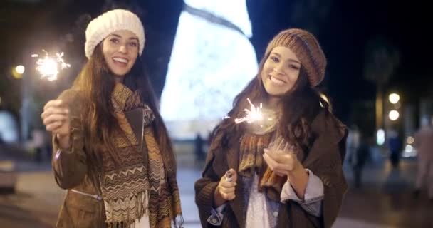 Женщины веселятся на Рождество — стоковое видео