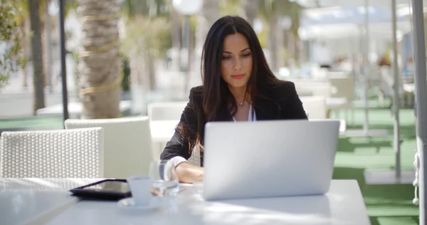 Businesswoman working at open air table — Stock Photo, Image