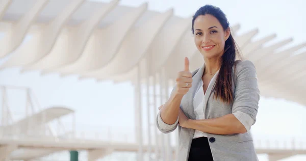 Mujer dando pulgares hacia arriba —  Fotos de Stock