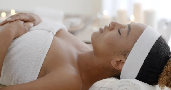 Mujer En el salón de spa — Foto de Stock