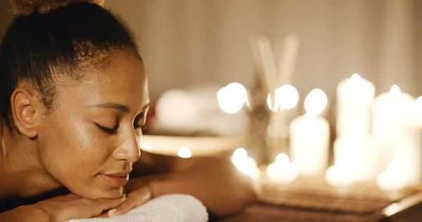 Woman relaxing on massage bench — Stock Photo, Image