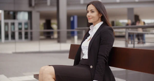 Business woman sitting alone on bench — стоковое фото