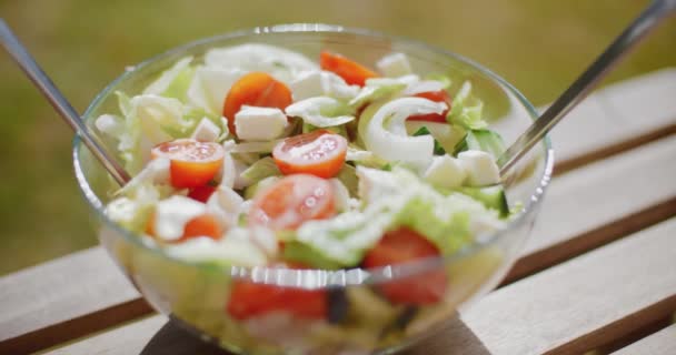 Čerstvý zeleninový salát — Stock video