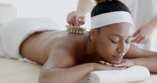 Mulher recebendo massagem nas costas — Vídeo de Stock