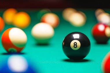 8 numaralı bilardo topları.