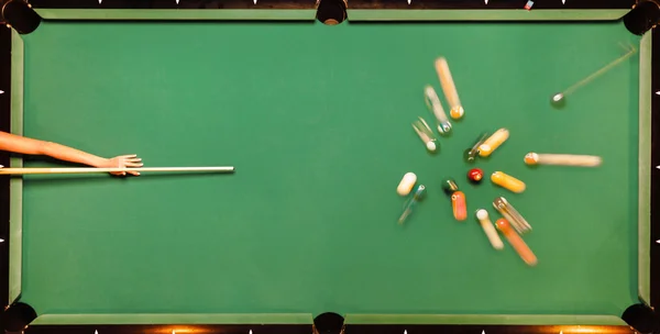 Breaking Pool Balls sur la table verte — Photo