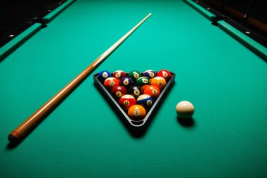 Bilardo masası bilardo topları.
