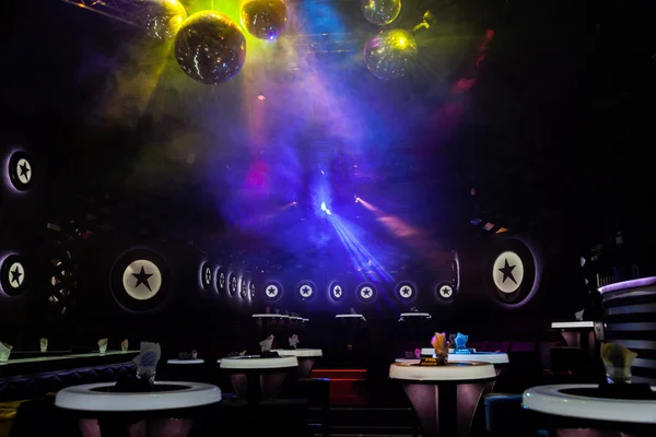 Espectáculo de luces de discoteca, luces de escenario —  Fotos de Stock