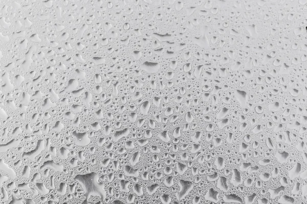 Металева поверхня покрита краплями води . — стокове фото