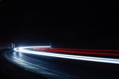 ışık tünelinde rotaları. Art resim. Uzun pozlama fotoğraf alınan 