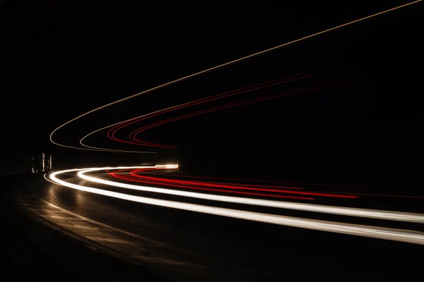 Szlaki tralight światło w tunelu. Długa ekspozycja fotografia w tunel — Zdjęcie stockowe