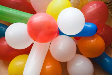 birçok balon 