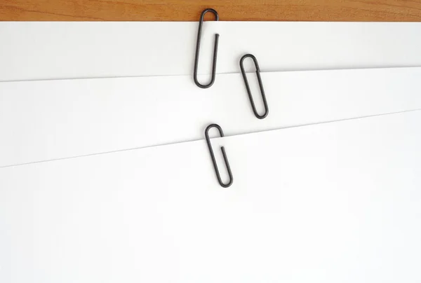 Paper clips attached to multiple sheets of paper — Stock Photo, Image