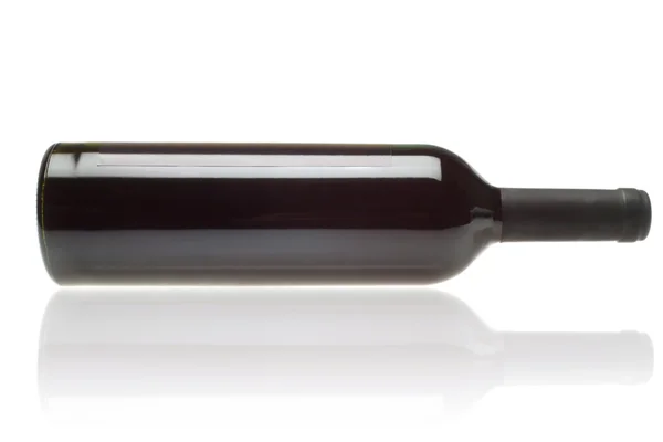 Vin flaska isolerad på vit bakgrund — Stockfoto