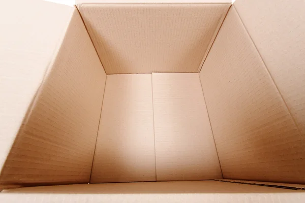 Caja de cartón aislada —  Fotos de Stock