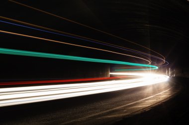 ışık tünelinde rotaları. Art resim. Uzun pozlama fotoğraf alınan 