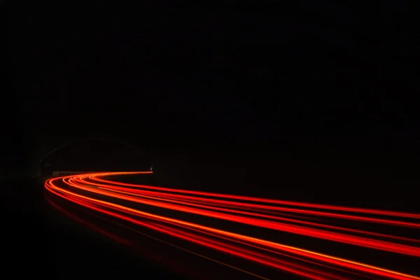 Szlaki samochodu światło w tunelu. — Zdjęcie stockowe