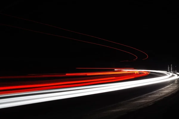 Tralight yollar tünelde ışık. Bir tünel içinde uzun pozlama fotoğraf