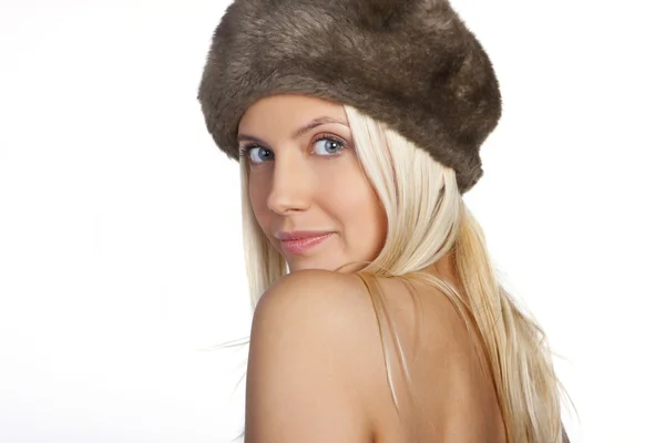 Retrato de la mujer de invierno sonriendo - sobre un fondo blanco — Foto de Stock