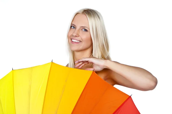 Bella ragazza con ombrello rosso, isolata in bianco, ripresa in studio — Foto Stock