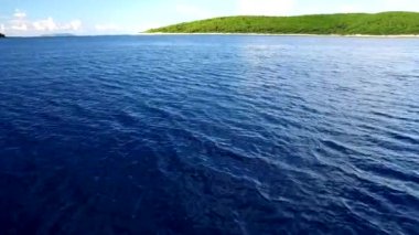 şeffaf bir denizle çevrili güzel Korcula ada