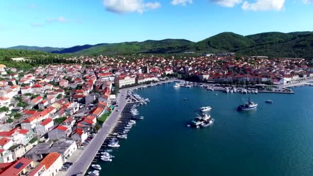 Hukot leteckých střílet krásné ostrov Korčula - turistické destinace v Dubrovníku, Makarské souostroví, Chorvatsko — Stock video