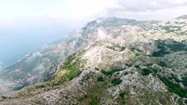 Makarska kuşbakışı dağlarında görüntülemek