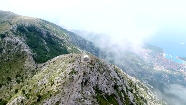 マカルスカ鳥の目のビュー、クロアチアの山 — ストック動画