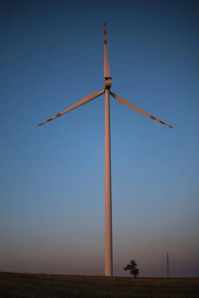 Detalj Vindturbin Över Klarblå Himmel Slutet Dagen — Stockfoto