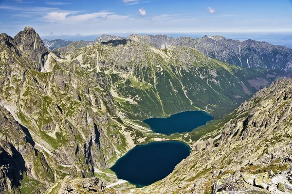 Widok na jezioro w dolinie oka i Morza Czarnego stawu w polskie góry, Tatry — Zdjęcie stockowe