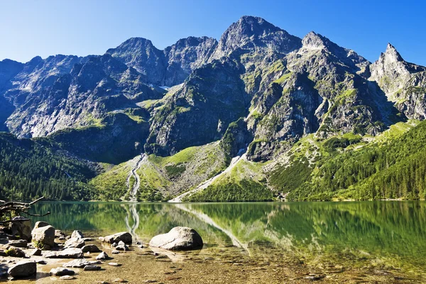 Szczyty nad doliną Sea Eye. Polskie Tatry — Zdjęcie stockowe