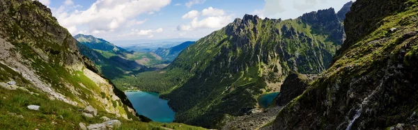 Una bellissima valle tra le montagne polacche dei Tatra Immagini Stock Royalty Free