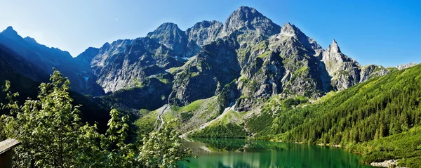 Lagos glaciares bonitos em montanhas polonesas Tatra — Fotografia de Stock