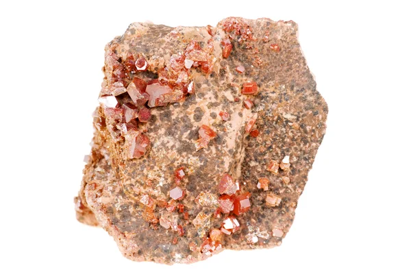 Cristais vermelhos de vanadinita, minerais isolados sobre fundo branco — Fotografia de Stock