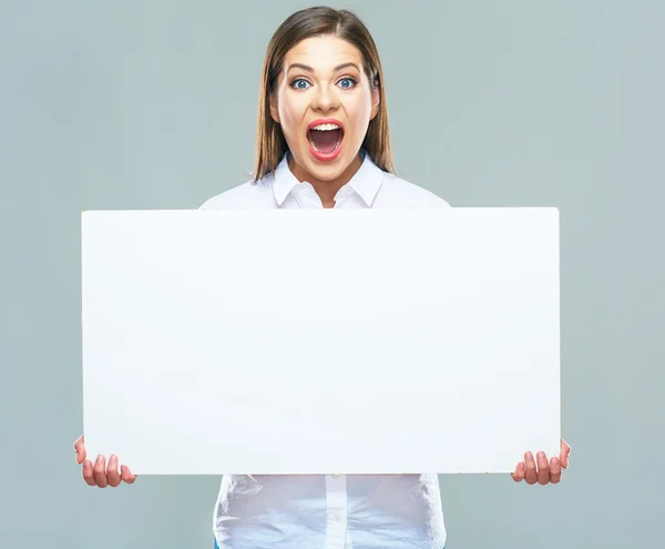 Geschäftsfrau hinter leerem Schild — Stockfoto