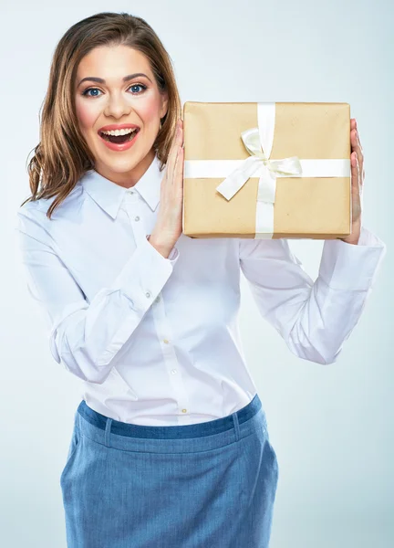 Mujer con caja de regalo —  Fotos de Stock