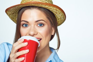 kahve fincanı kadınla. 