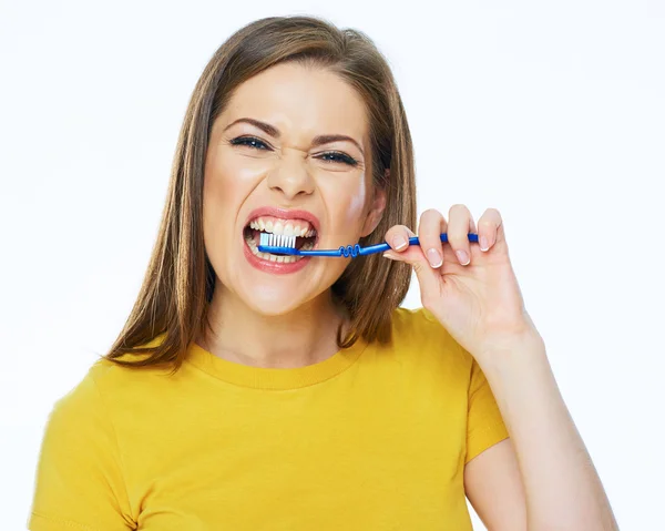 Femme posant avec une brosse à dents — Photo