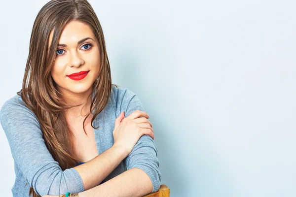 Mujer sonriente con el pelo largo —  Fotos de Stock